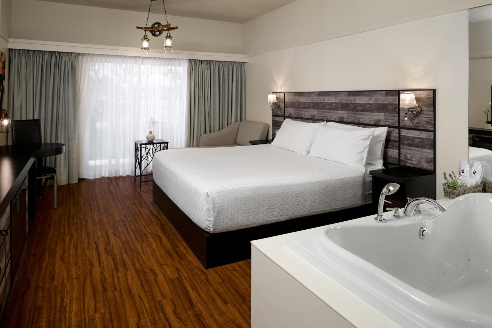 Samuels Boutique Hotel Годерич Экстерьер фото